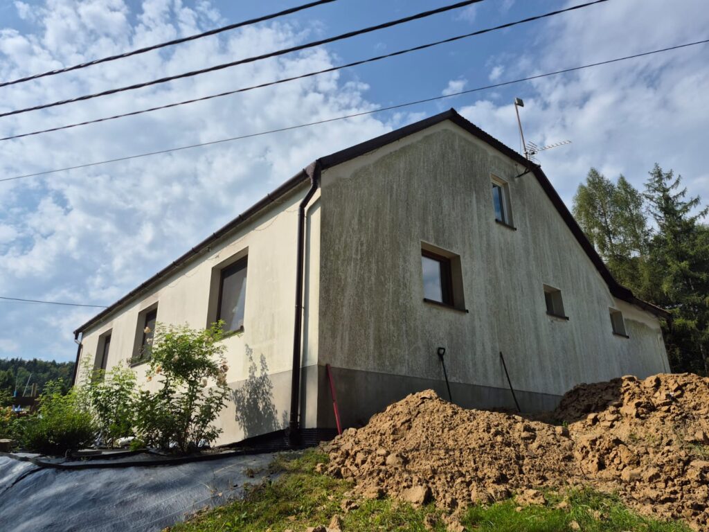 projekt elewacji starego domu ze zdjęcia przed i po